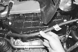 Снятие и установка брызговика двигателя